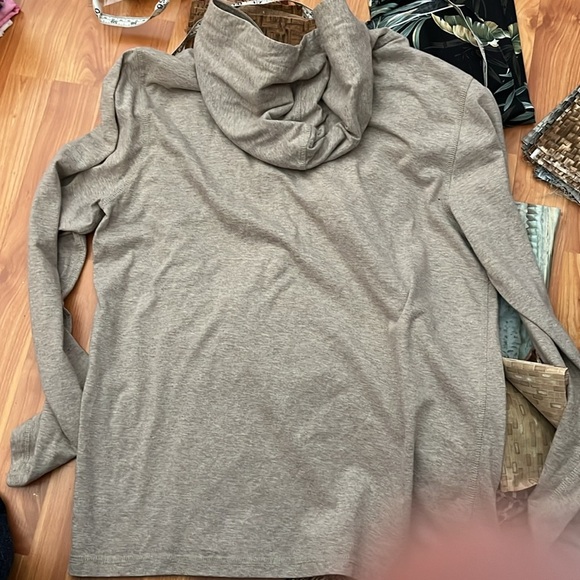 Prana Breathe Beige Gray Hooded Long Sleeve Top Pullover - Picture 4 of 4